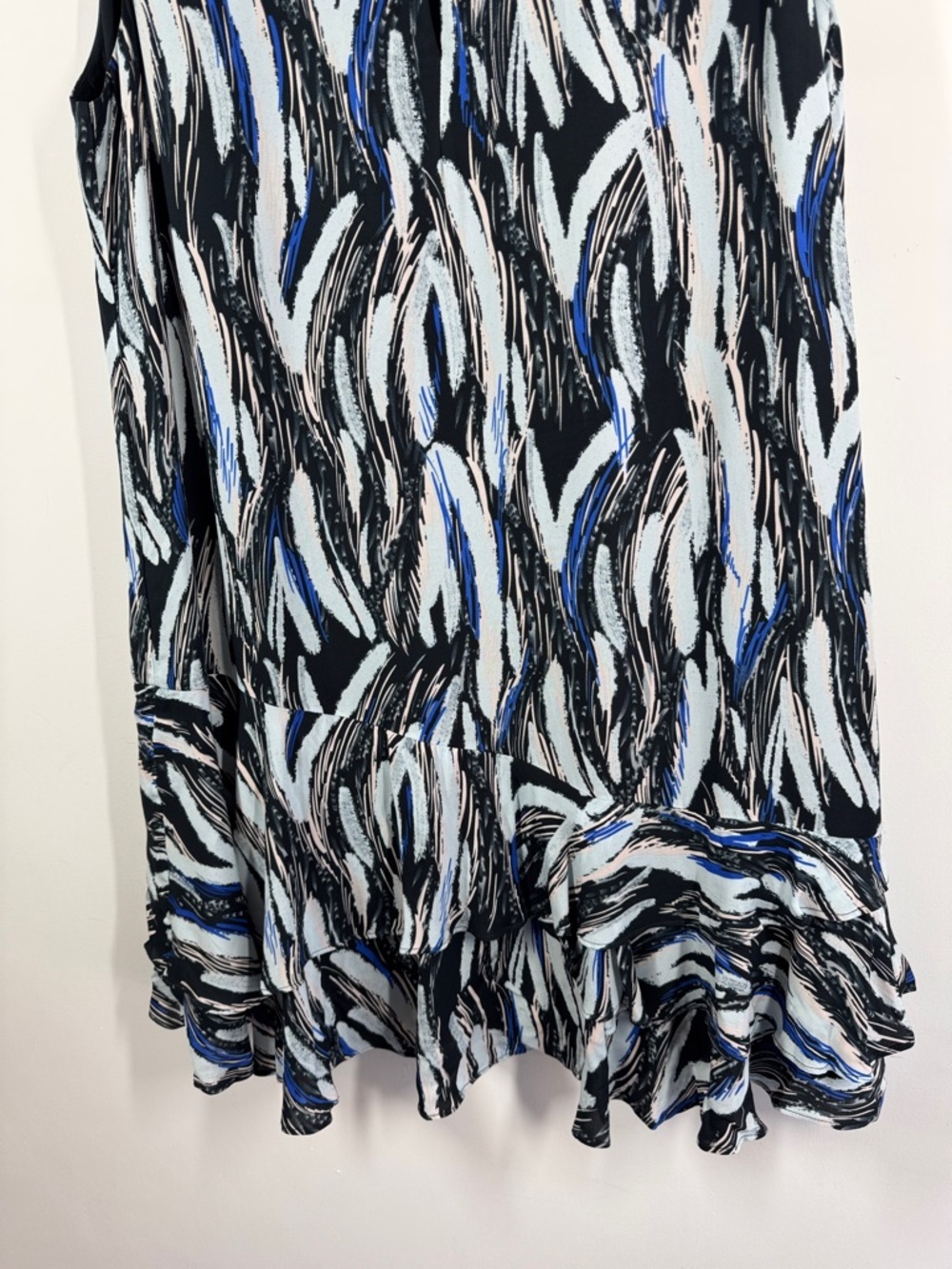 Reiss Blue White Sleeveless Ruffle Hem Printed Abstract Dress in Size 8 Resort - Picture 4 of 10